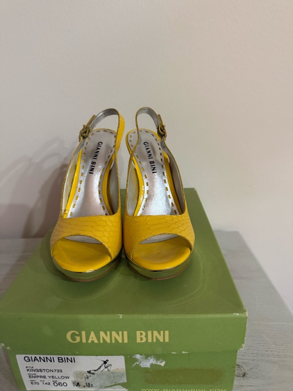 Gianni Bini Yellow Leather Stiletto Platform Heels Size 6.0
